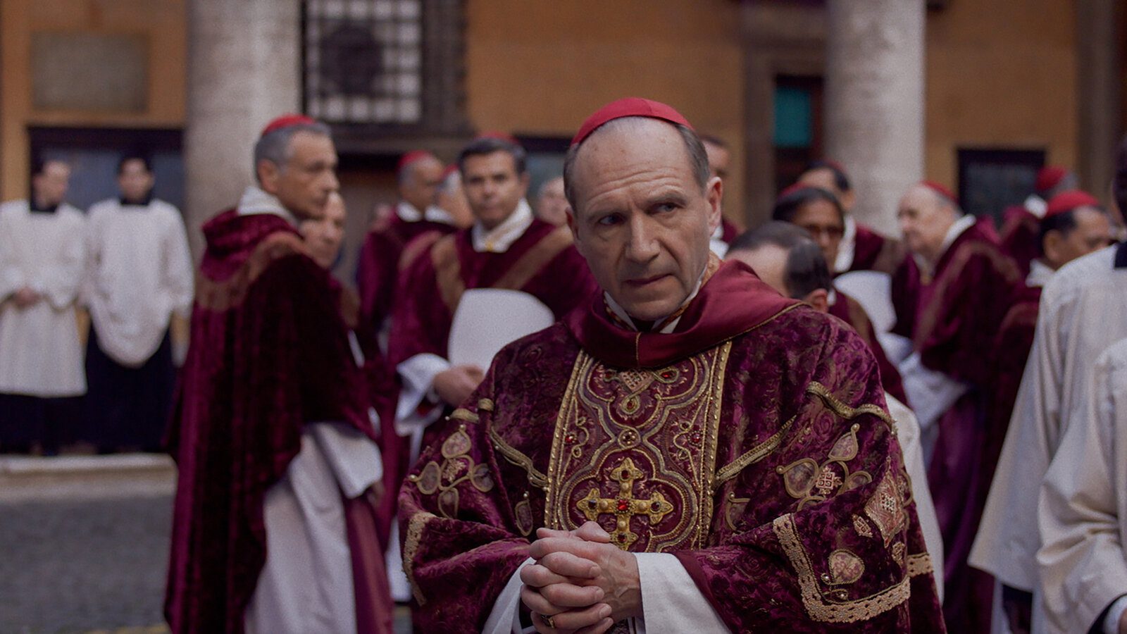 Conclave, John Lithgow, Ralph Fiennes, review, stanley tucci